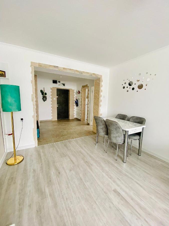Apartament Tiron In Centru Orasului Gura Humorului Ngoại thất bức ảnh